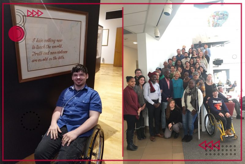 Совмещены 2 фото. На первой герой материала алыбается на фоне цитаты на стене, а на второй он в компании из 30+