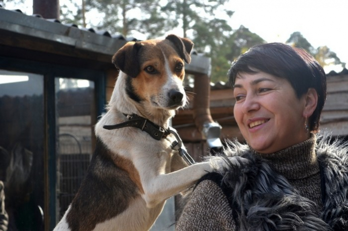 Зоозащитница Ирина с собакой