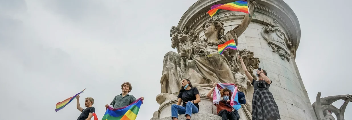 Обложка_9 пытанняў пра квір-мастацтва беларускай куратарцы